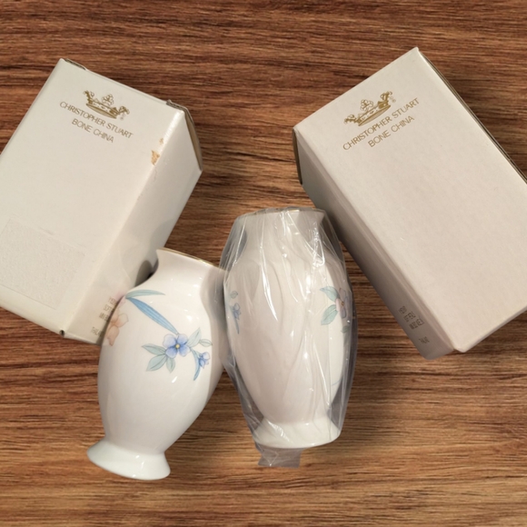 Vtg Christopher Stewart bone china floral Bud Vase 4".  Gold trim rim Set 2 NIP - Picture 2 of 9